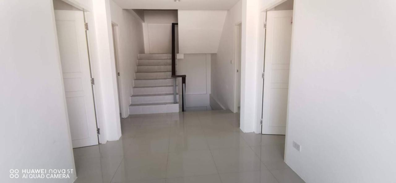 Sure Guesthouse Kamala Beach Buitenkant foto