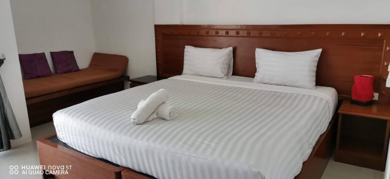 Sure Guesthouse Kamala Beach Buitenkant foto