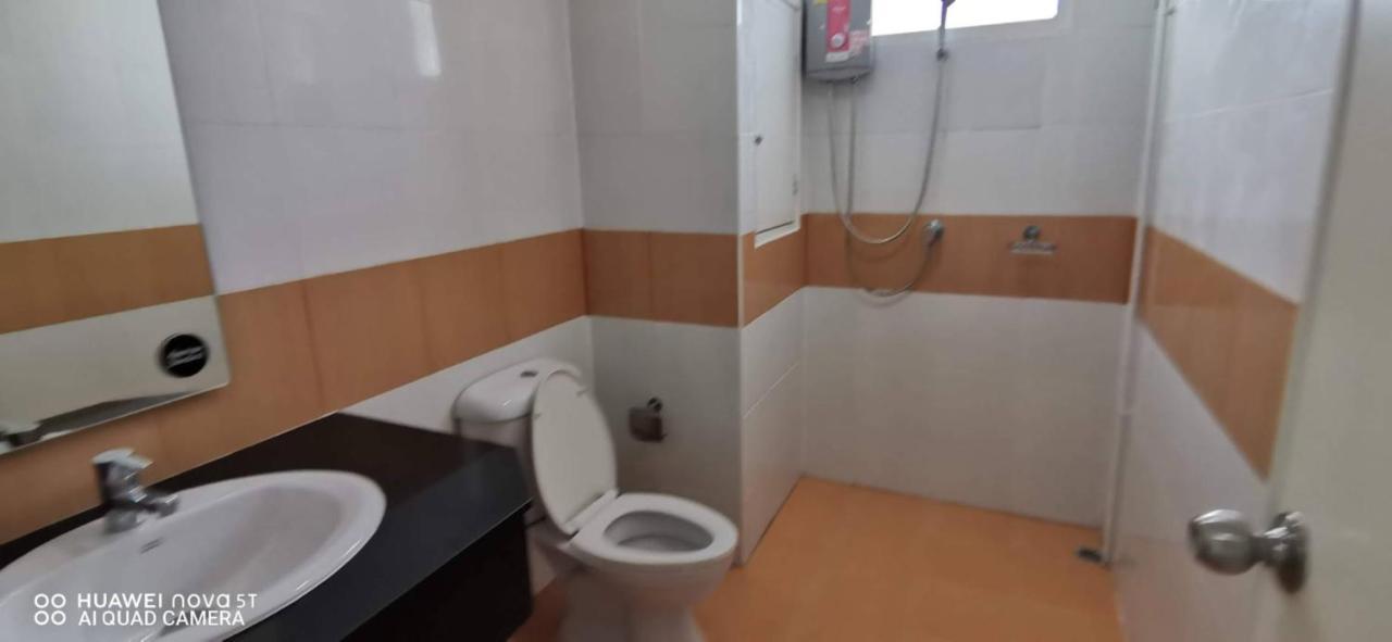 Sure Guesthouse Kamala Beach Buitenkant foto