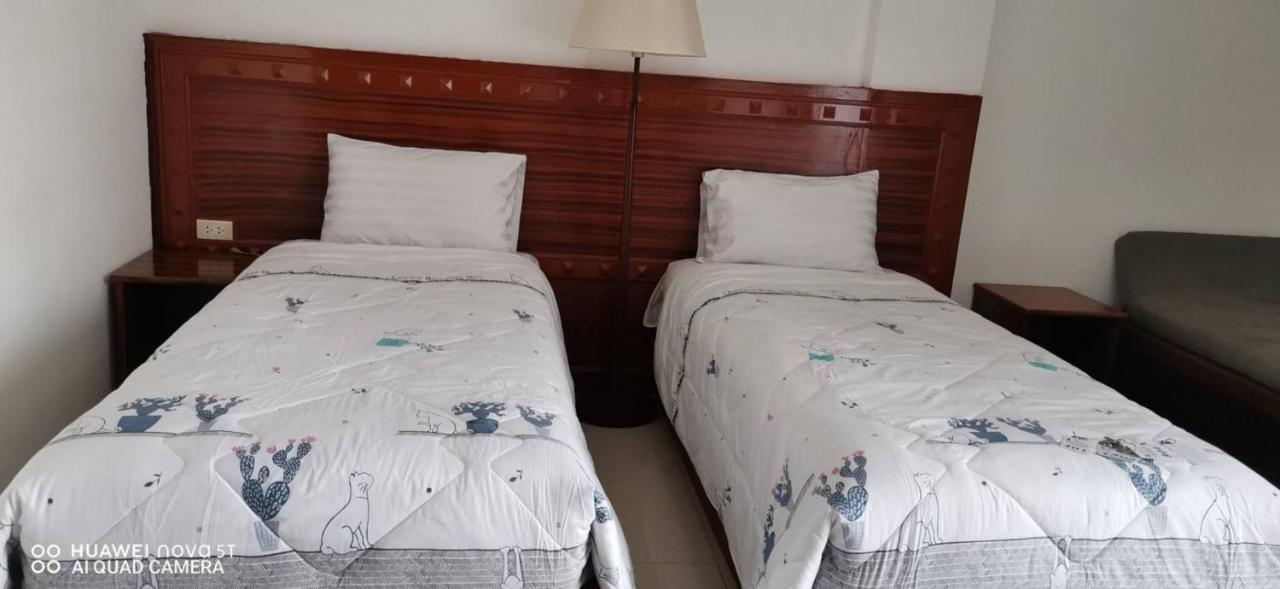 Sure Guesthouse Kamala Beach Buitenkant foto