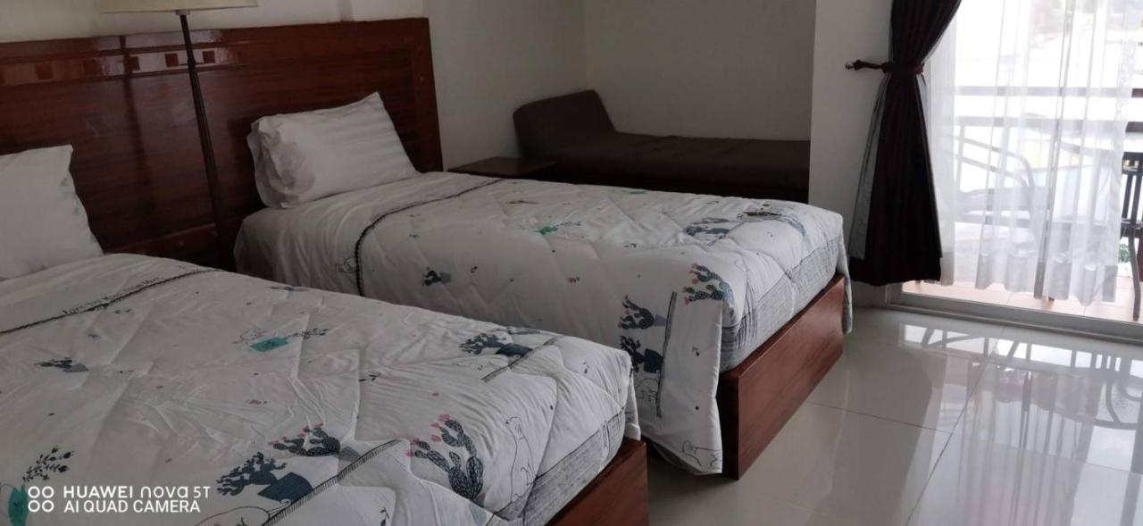 Sure Guesthouse Kamala Beach Buitenkant foto