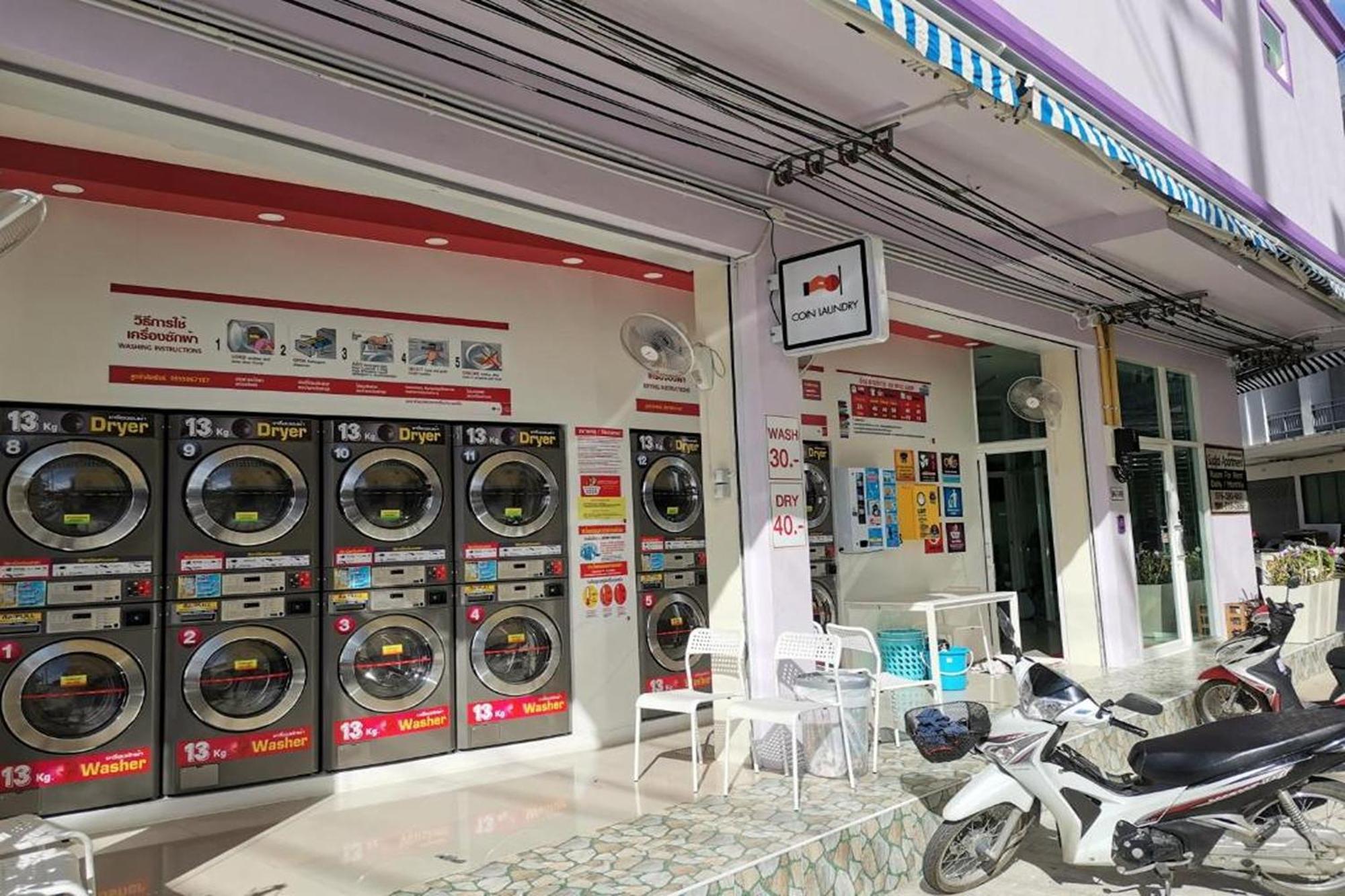 Sure Guesthouse Kamala Beach Buitenkant foto