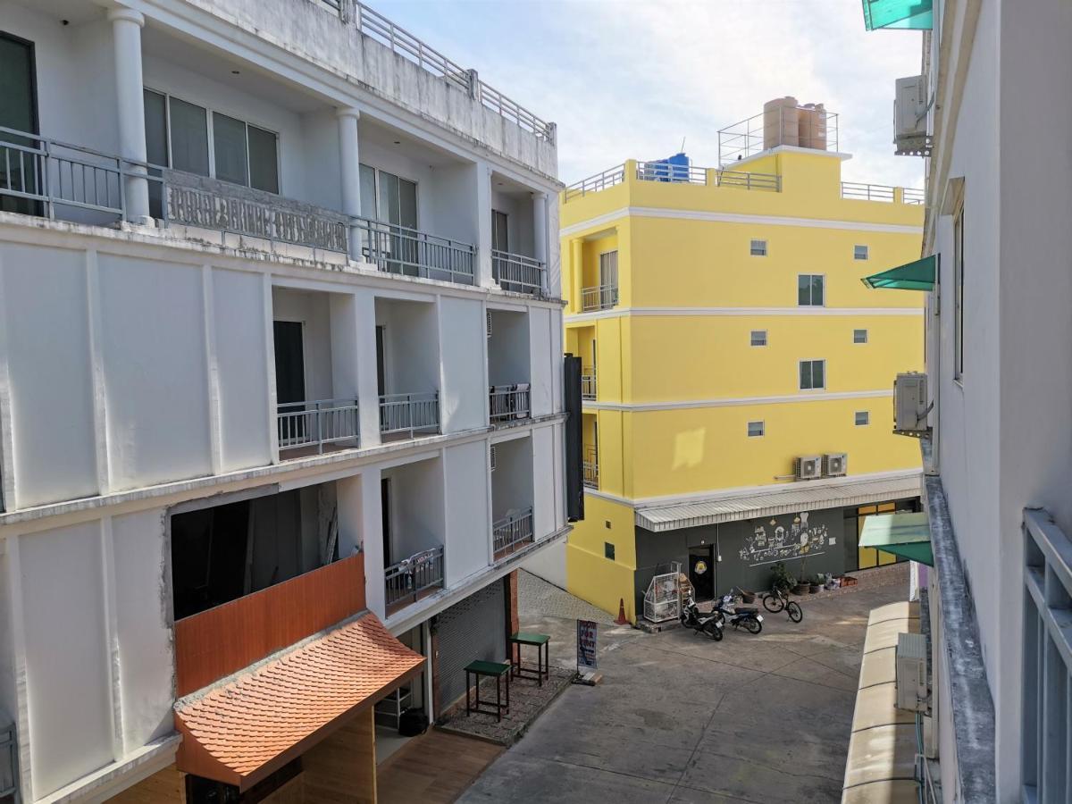 Sure Guesthouse Kamala Beach Buitenkant foto